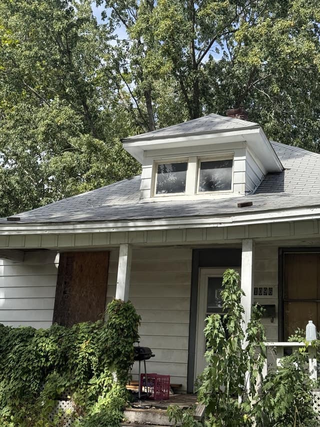 1096 W Green St, Decatur, IL: owner financed home, photo 1