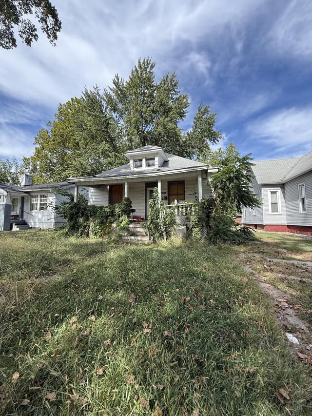 1096 W Green St, Decatur, IL: owner financed home, photo 2