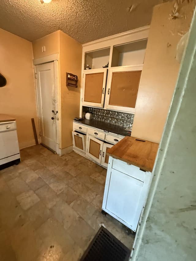 2081 N College St, Decatur, IL: owner financed home, photo 8