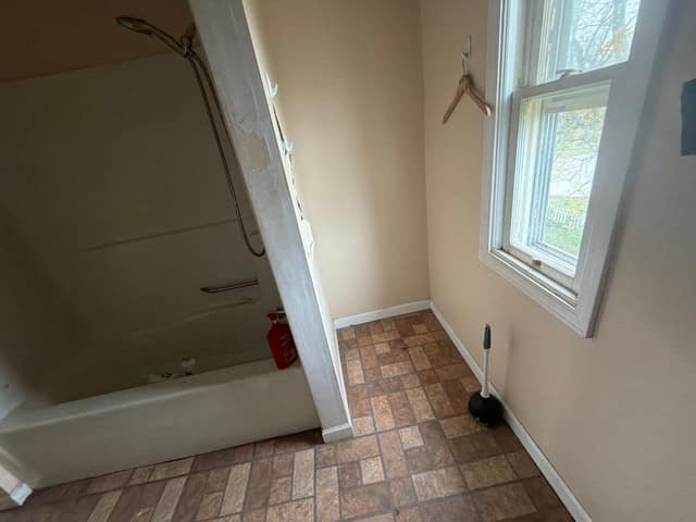 805 S Hickory St, Centralia, IL: owner financed home, photo 2