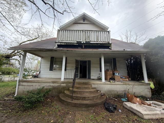 805 S Hickory St, Centralia, IL: owner financed home, photo 1
