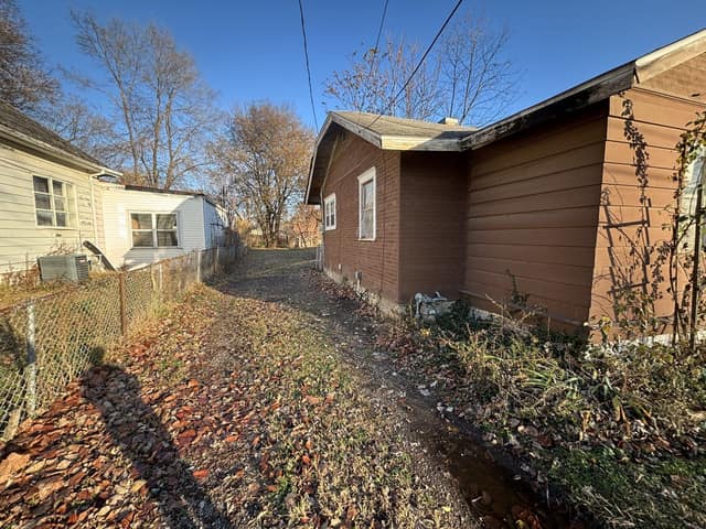924 N Edmond St, Springfield, IL: owner financed home, photo 14