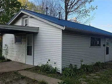 304 Gilbert St, Rossville, IL: owner financed home, photo 1