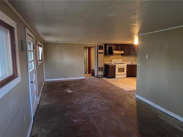 304 Gilbert St, Rossville, IL: owner financed home, photo 5