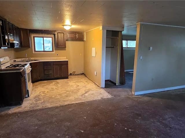 304 Gilbert St, Rossville, IL: owner financed home, photo 8