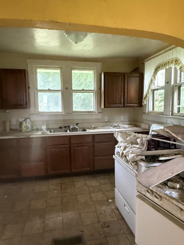 105 N Illinois St, Decatur, IL: owner financed home, photo 41