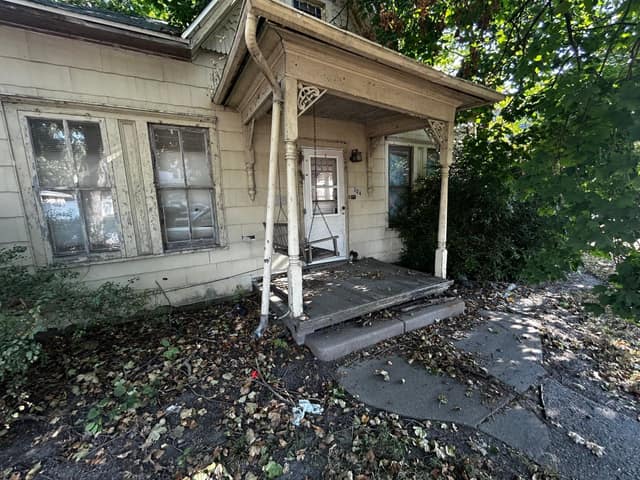 304 N Spruce St, Nokomis, IL: owner financed home, photo 4