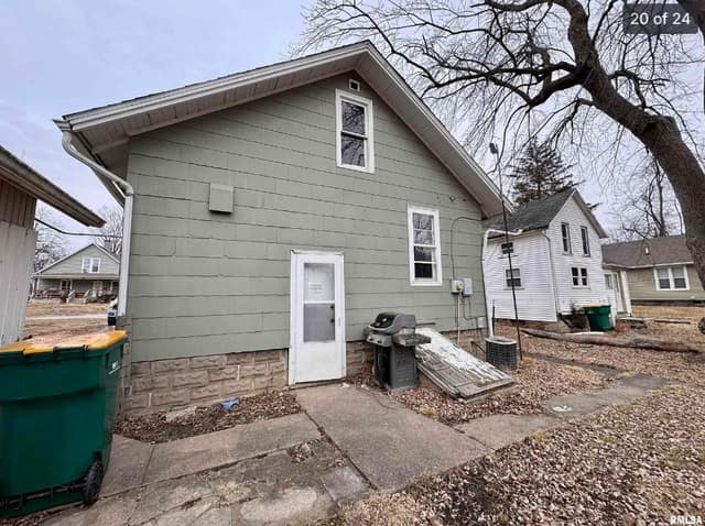 437 W Pierce St, Macomb, IL: owner financed home, photo 12