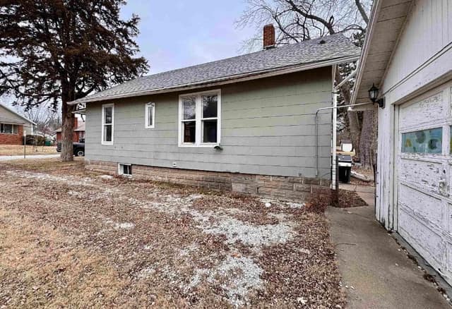 437 W Pierce St, Macomb, IL: owner financed home, photo 9