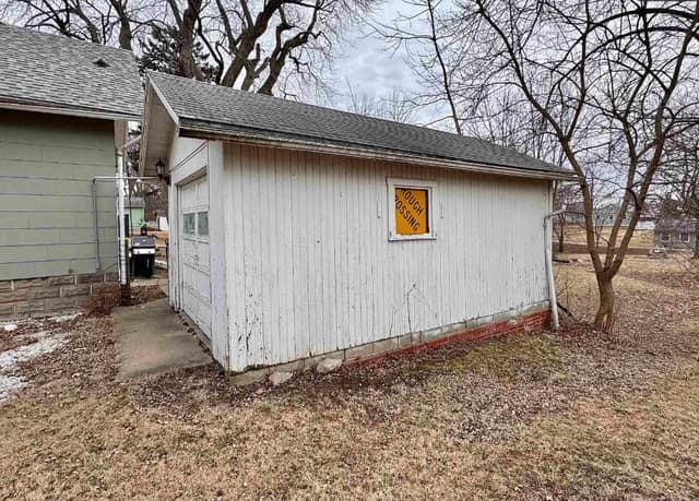 437 W Pierce St, Macomb, IL: owner financed home, photo 11