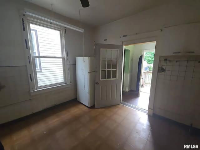 800 S Greenlawn Ave, Peoria, IL: owner financed home, photo 2