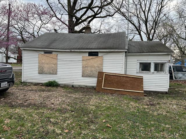 2827 E Hickory St, Decatur, IL: owner financed home, photo 2
