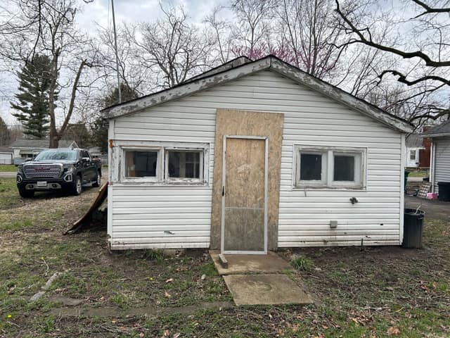 2827 E Hickory St, Decatur, IL: owner financed home, photo 3