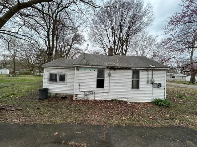 2827 E Hickory St, Decatur, IL: owner financed home, photo 4
