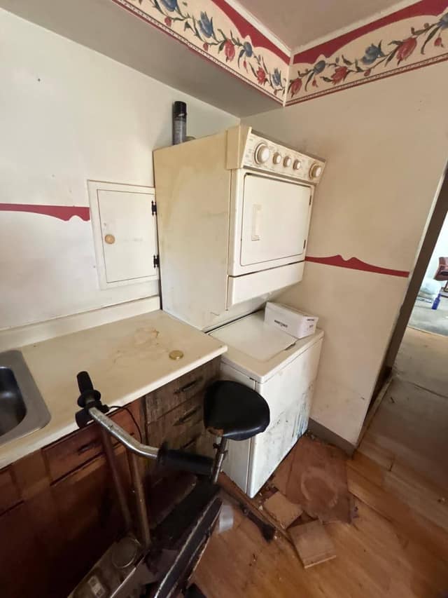 59 Jarvis Pl, East St. Louis, IL: owner financed home, photo 9
