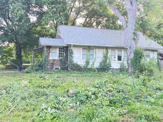 108 E Shipping St, Edwardsport, IN: owner financed home, photo 2