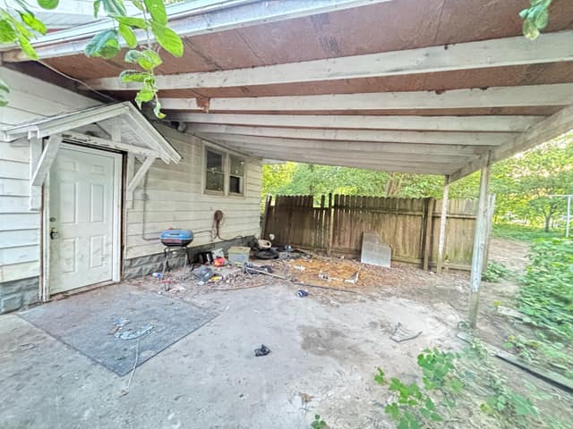 108 E Shipping St, Edwardsport, IN: owner financed home, photo 9
