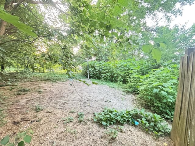 108 E Shipping St, Edwardsport, IN: owner financed home, photo 10