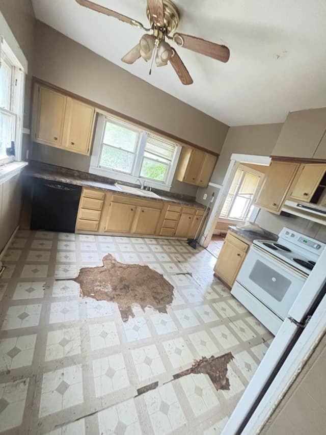 108 E Shipping St, Edwardsport, IN: owner financed home, photo 24