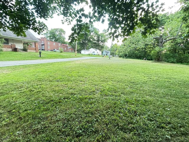 108 E Shipping St, Edwardsport, IN: owner financed home, photo 25