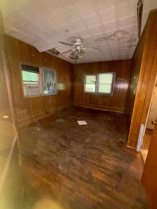 108 E Shipping St, Edwardsport, IN: owner financed home, photo 29