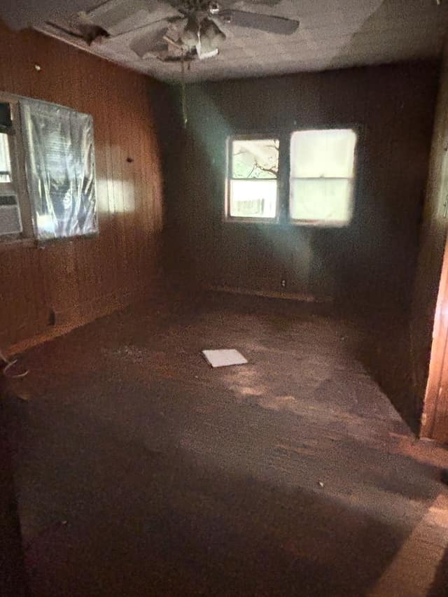 108 E Shipping St, Edwardsport, IN: owner financed home, photo 32