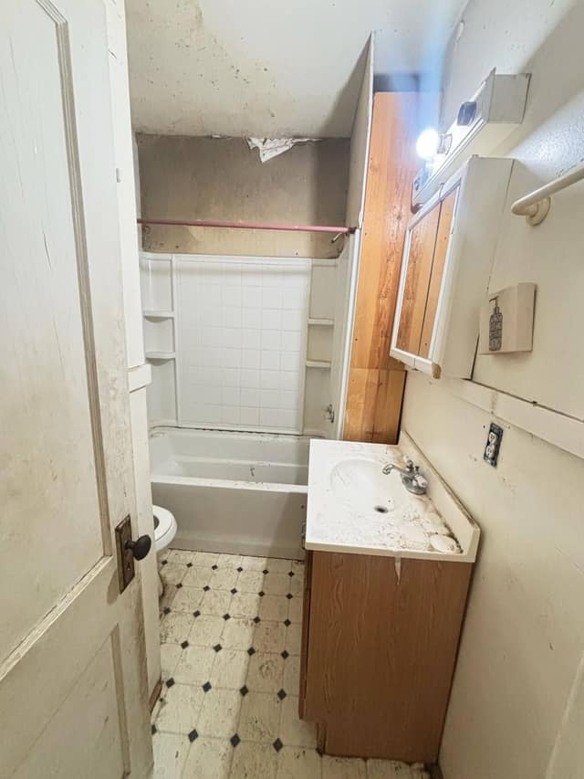 108 E Shipping St, Edwardsport, IN: owner financed home, photo 34