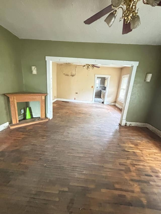 108 E Shipping St, Edwardsport, IN: owner financed home, photo 5