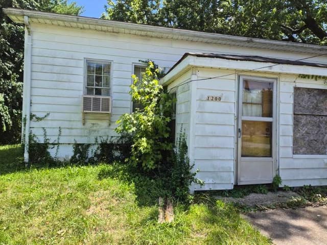 1200 Sw 6th St, Fairfield, IL: owner financed home, photo 1