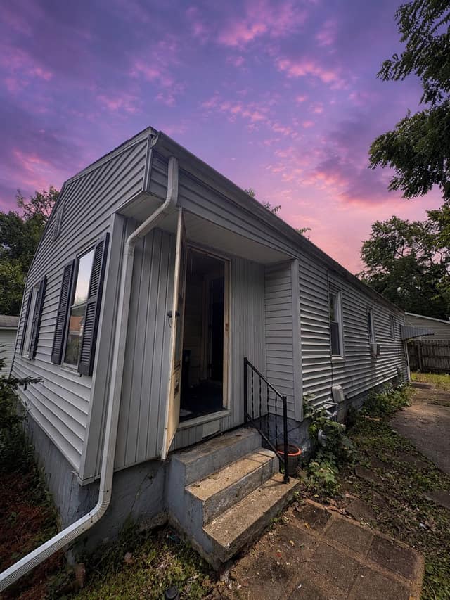 1421 Sedgwick St, Decatur, IL: owner financed home, photo 1