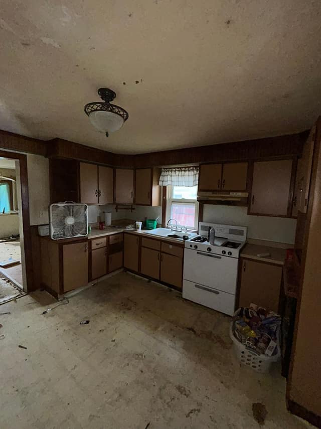 319 West Corbin St, Bethalto, IL: owner financed home, photo 6