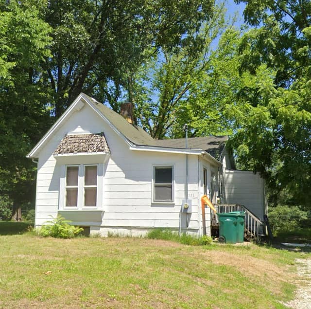 526 W Chandler St, Macomb, IL: owner financed home, photo 1