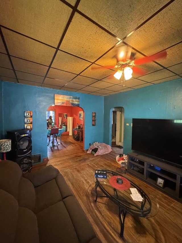 726 S 10th St, Saginaw, MI: owner financed home, photo 2
