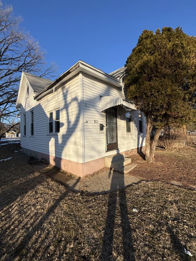 911 W Hurlburt St, Peoria, IL: owner financed home, photo 1