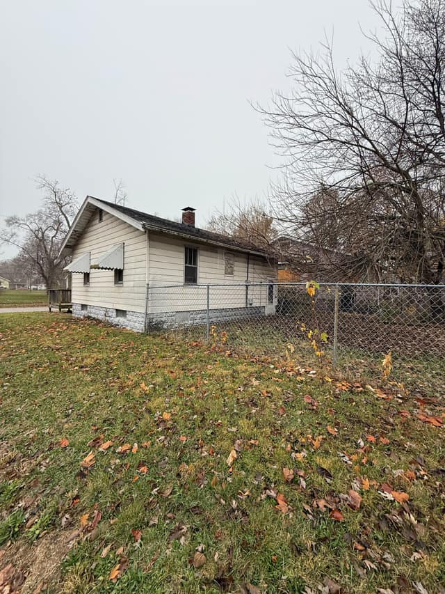 1652 E Hickory St, Decatur, IL: owner financed home, photo 2