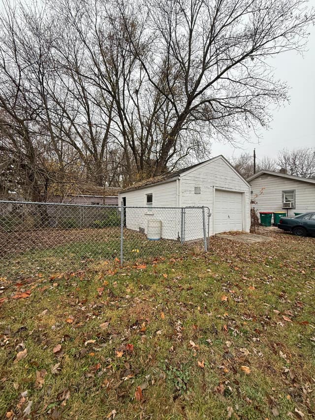 1652 E Hickory St, Decatur, IL: owner financed home, photo 3