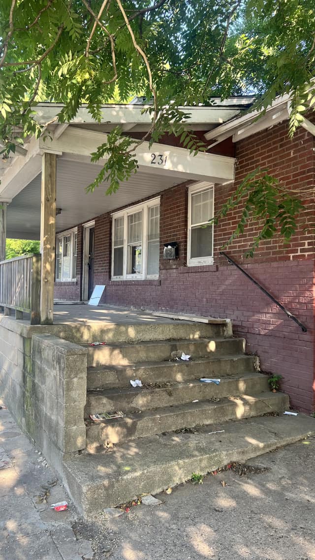231 W Grand Ave, Decatur, IL: owner financed home, photo 2