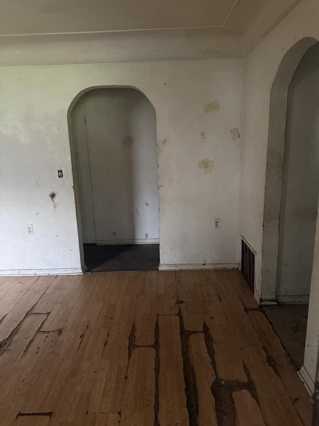 5050 Hallows Avenue, East St. Louis, IL: owner financed home, photo 4