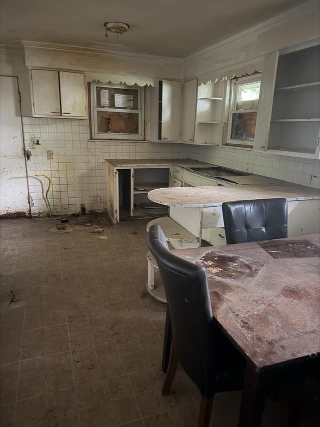 5050 Hallows Avenue, East St. Louis, IL: owner financed home, photo 9