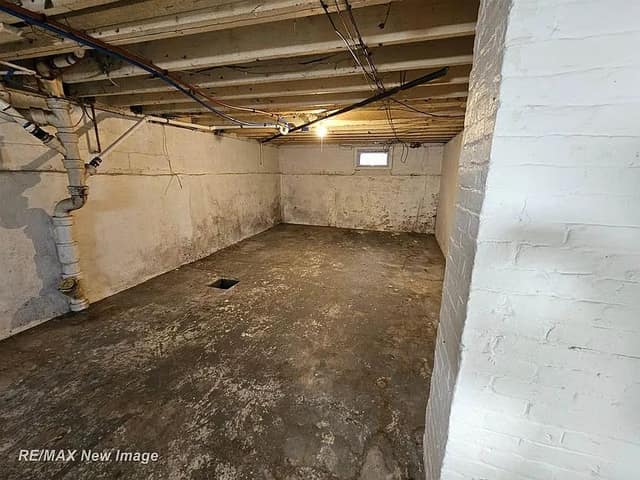 505 Yale St, Saginaw, MI: owner financed home, photo 34