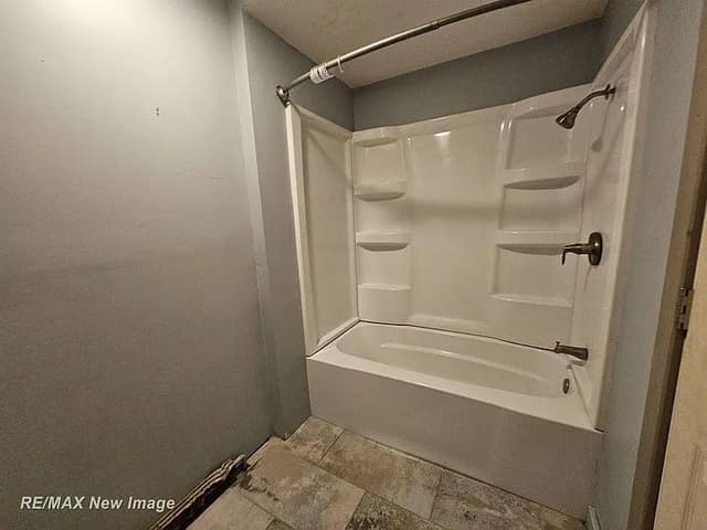 505 Yale St, Saginaw, MI: owner financed home, photo 28