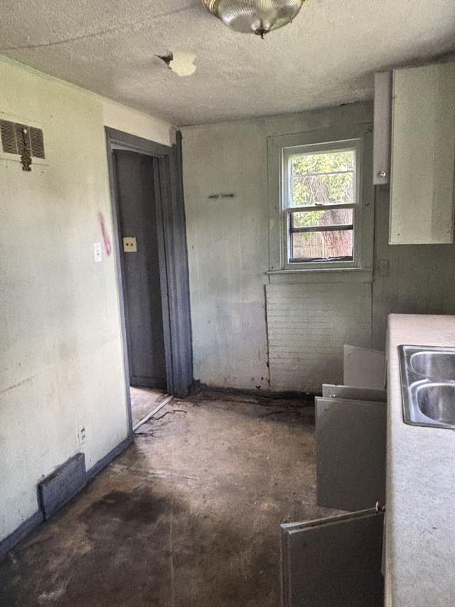 1527 N Oakland Ave, Decatur, IL: owner financed home, photo 12