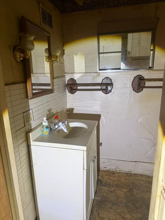 707 N Madison st, Litchfield, IL: owner financed home, photo 16