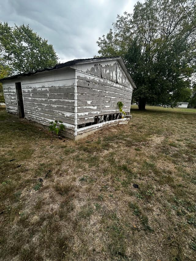 529 N 2nd Street, Witt, IL: owner financed home, photo 10