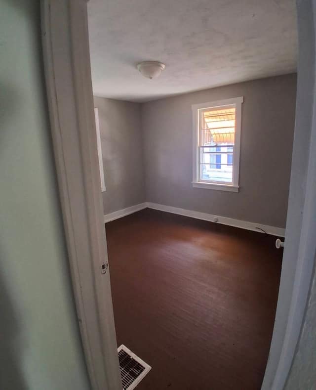 1749 N College St, Decatur, IL: owner financed home, photo 9