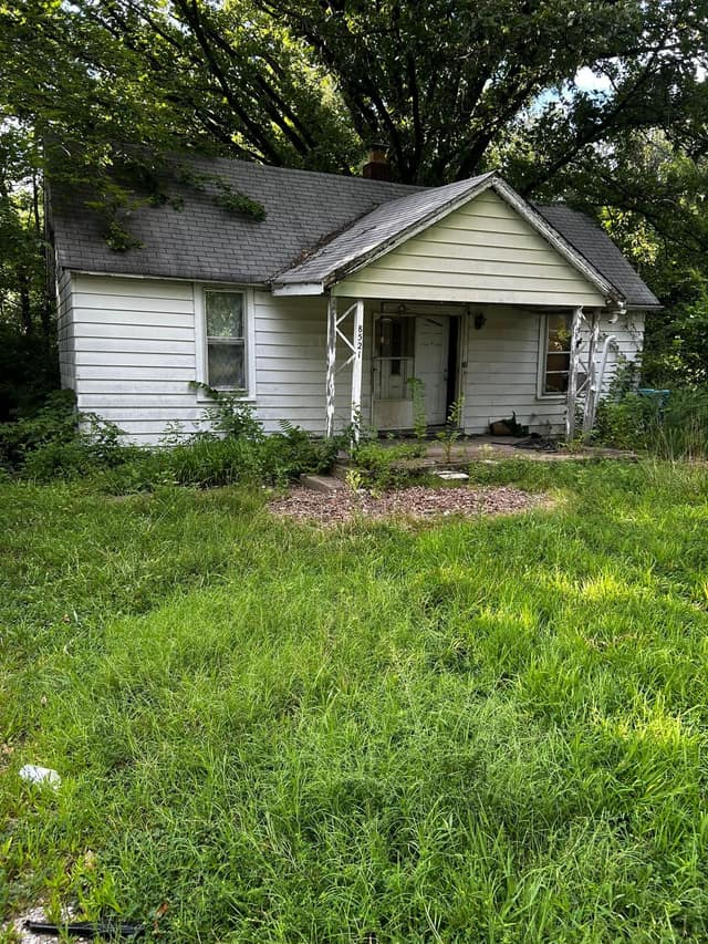 8521 Clifton Ave, St. Louis, MO: owner financed home, photo 2