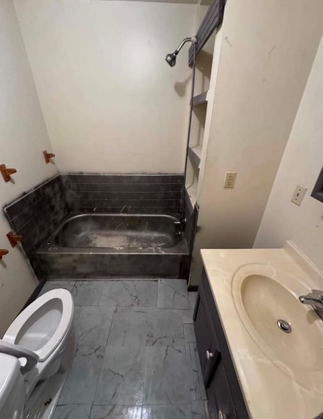 1975 E North St, Decatur, IL: owner financed home, photo 9