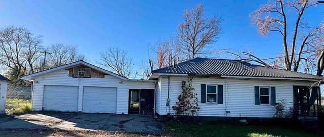 1110 Bailey Ln, Benton, IL: owner financed home, photo 1
