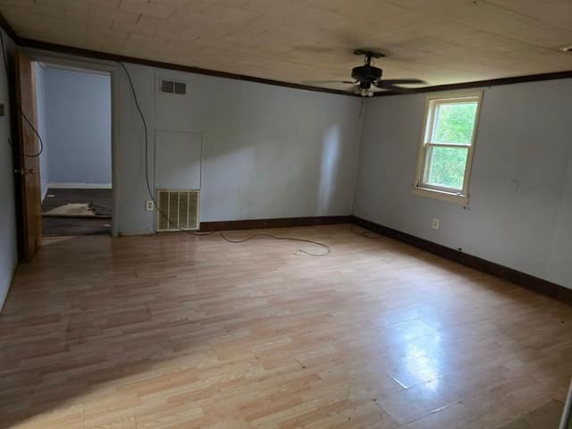 807 W Illinois St, Oblong, IL: owner financed home, photo 2