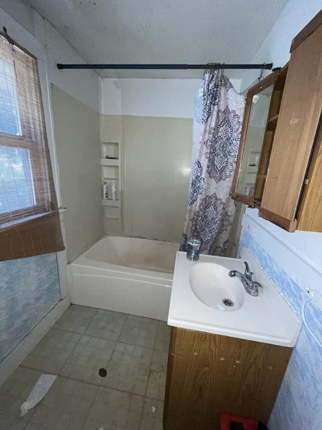 2558 State St, Granite City, IL: owner financed home, photo 13